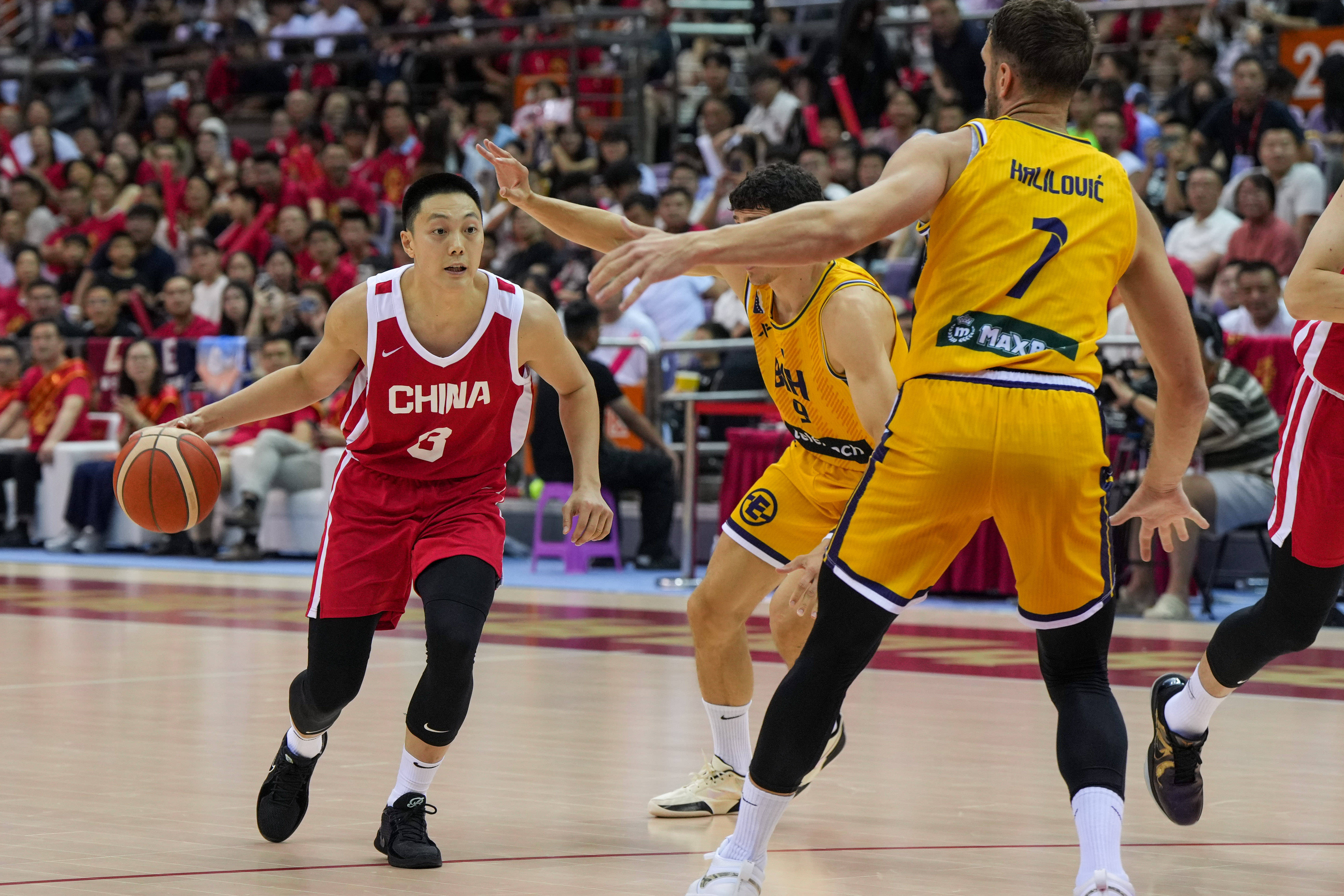 清晨体能课后；拜仁慕尼黑刷新队史纪录备战CBA季后赛；气氛紧张；更衣室氛围转暖的简单介绍金年会网页版