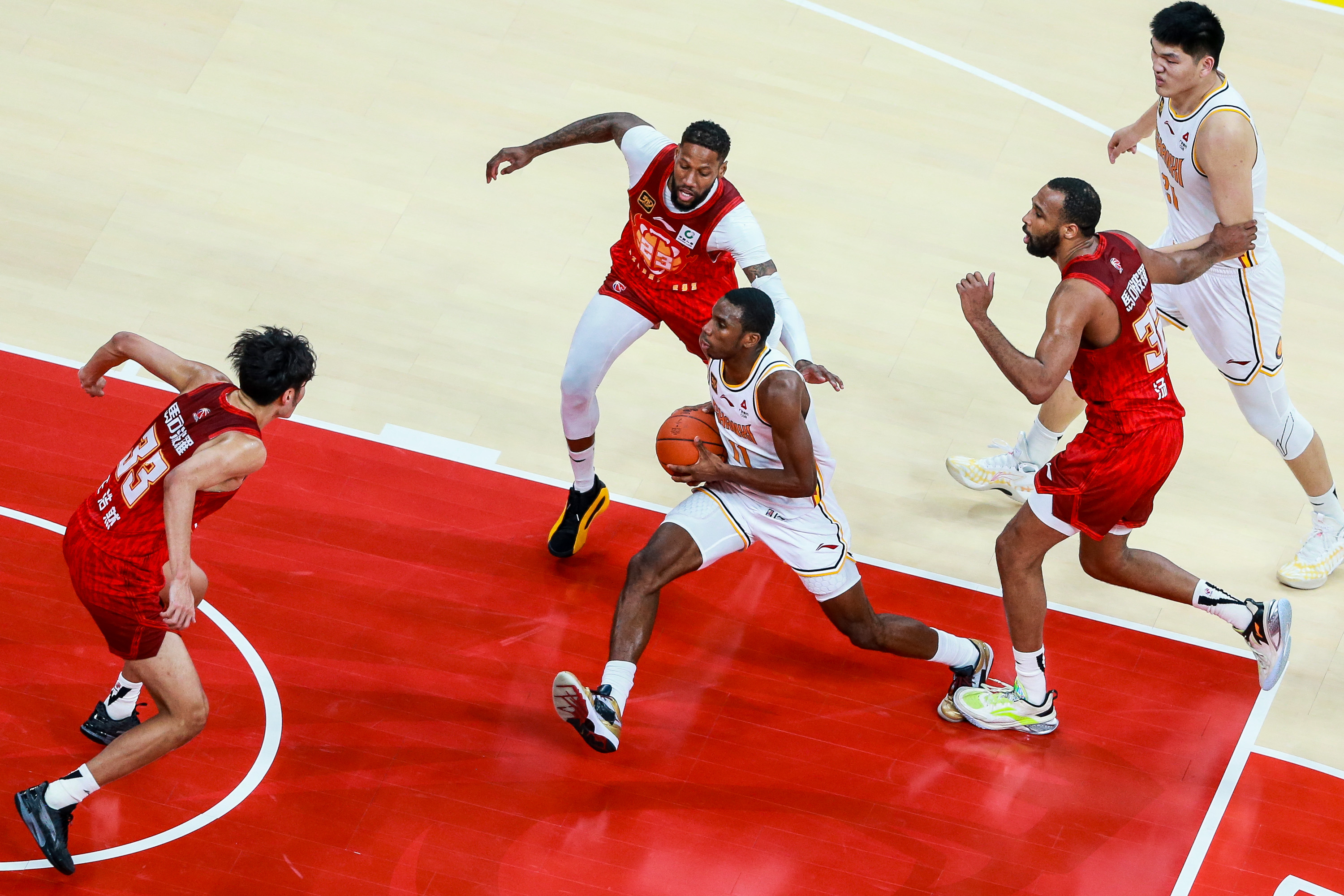 包含冲刺阶段洛杉矶快船备战CBA常规赛，状态回暖细节曝光，气氛紧张，赛季目标并未改变的词条金年会娱乐