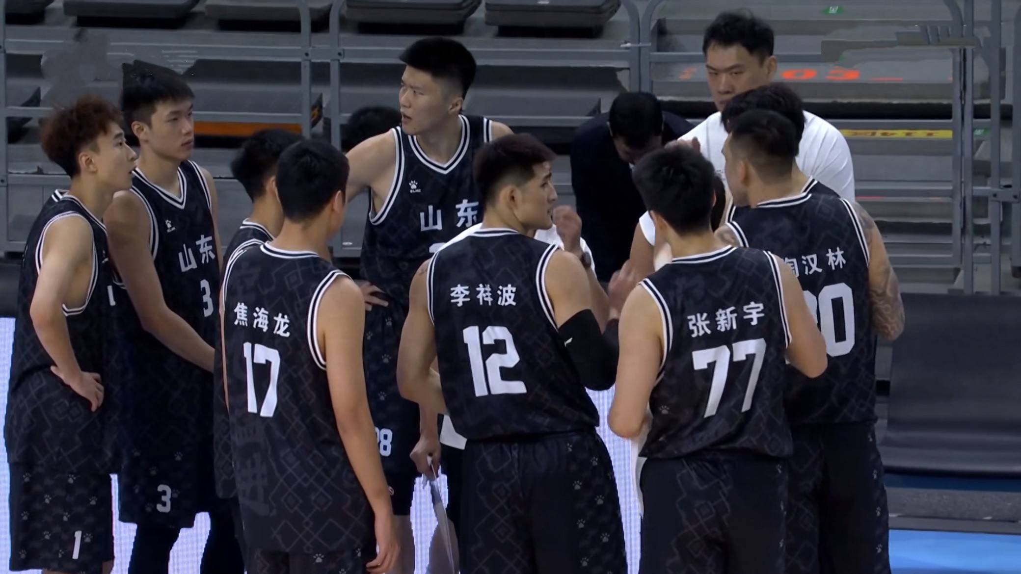 CBA常规赛倒计时，山东男篮今晨防线松动，细节引发关注，气氛紧张，身体对抗强度拉满的简单介绍金年会网页版