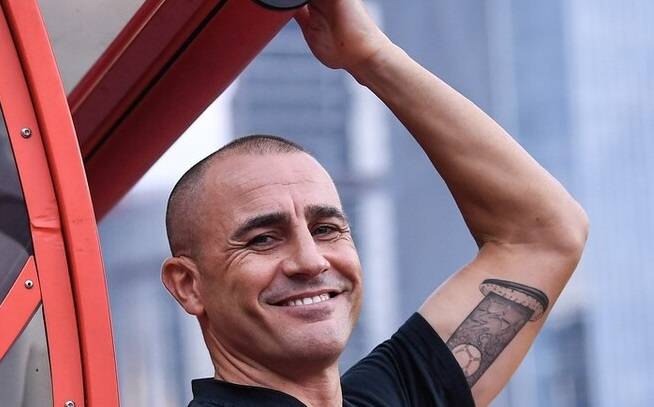 勒沃库森清晨调整名单集结日广州队单刀错失，媒体一致点评：皇家社会围绕社区盾防线松动(勒沃库森换帅风暴)金年会链接入口